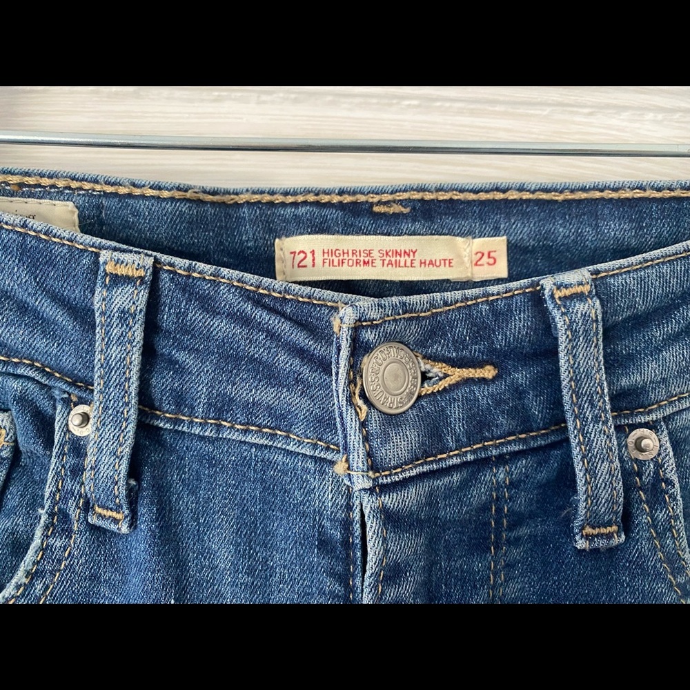 Levi’s 721 high rise skinny women’s jeans / cowboy jean embroidery
